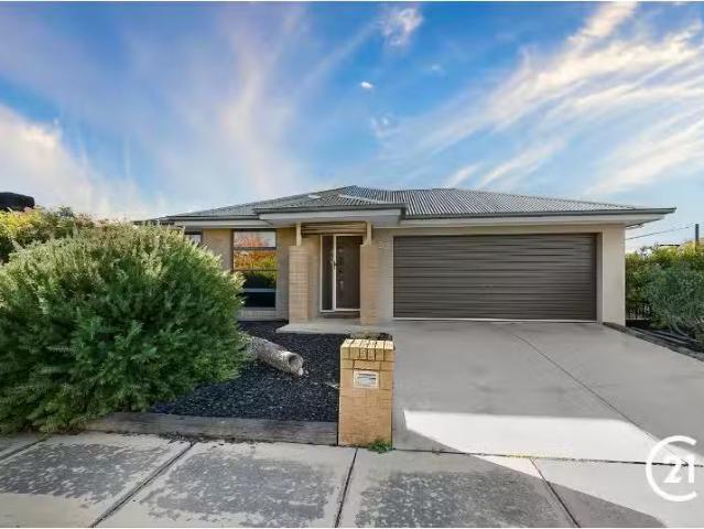 Cozy 3 BR 53 Wearne Road, Echuca House for rent Listed by Tar.