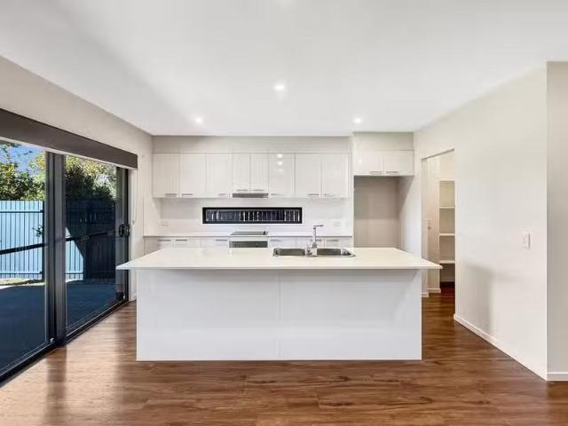 Cozy 3 BR 54 Parkway Terrace, PALMVIEW, QLD 4553 House for R.
