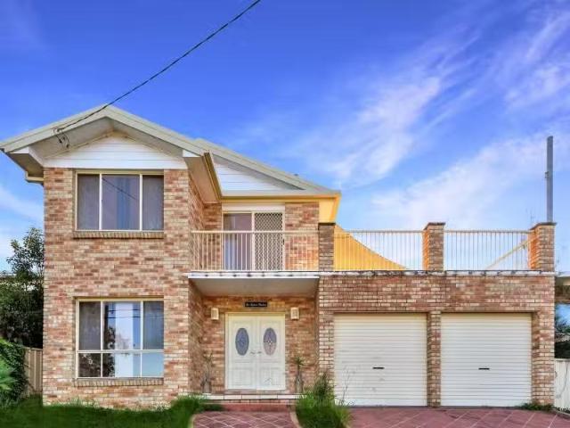 Charming 3 BR 573 The Entrance Road, Bateau Bay House for rent.