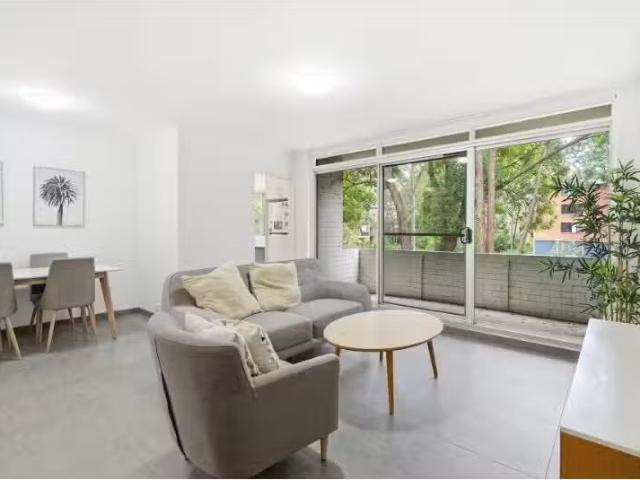 Cozy 3 BR 59/79 Memorial Avenue, Liverpool Apartment for rent.