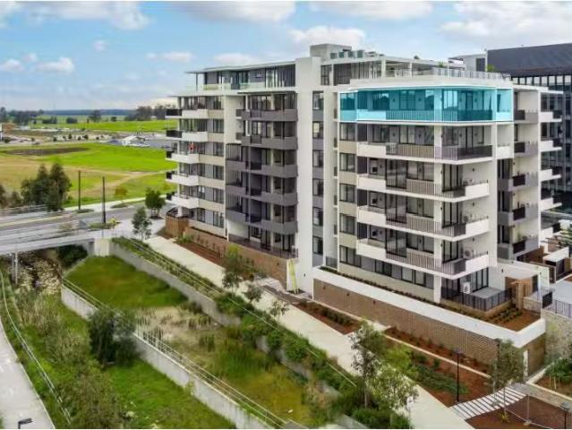 Deal! 3 BR 5.08/2 Fordham Way, Oran Park Apartment for rent L.