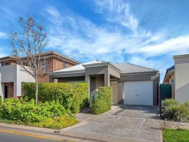 Nice 3 BR 5 Caswell Circuit, MAWSON LAKES, SA 5095 House for.