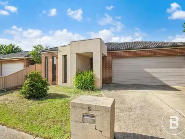 Unique 3 BR 5 Echo Place, Alfredton, VIC 3350