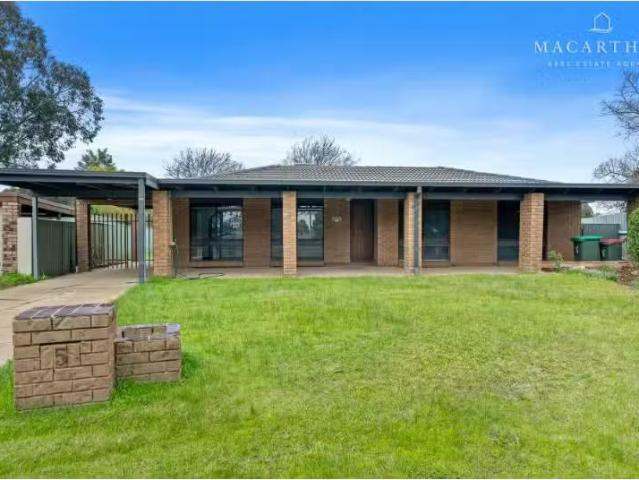 Cozy 3 BR 5 Jannali Place, Glenfield Park House for rent List.