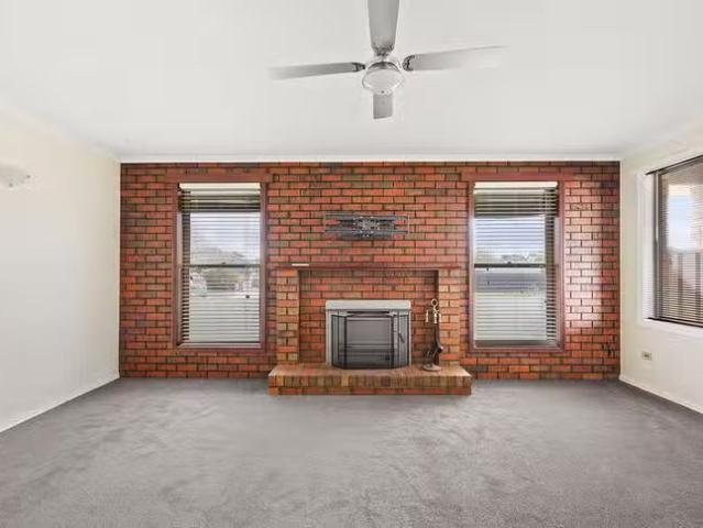 Cheap 3 BR 5 King Drive, Sebastopol, VIC 3356