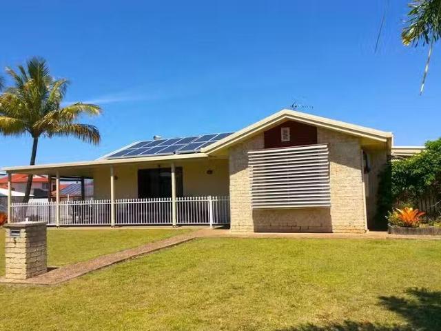 For Rent! 3 BR 5 Skinner Crescent, Urangan, QLD 4655