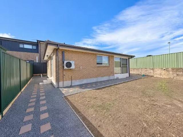 Cheap 3 BR 62B Anzac Avenue, Engadine House for rent Listed b.