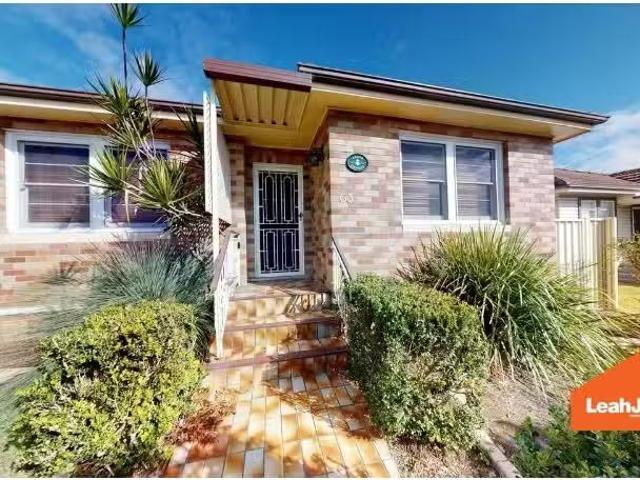 Cheap 3 BR 63 Brisbane Street, East Maitland House for rent L.