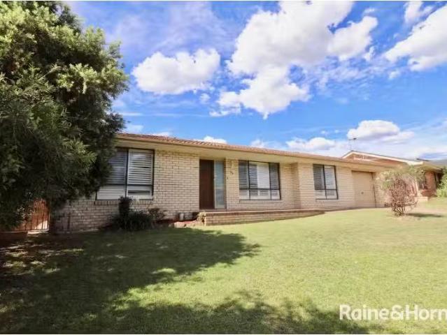 Cheap 3 BR 65 Tandora Street, KELSO House for rent Listed by.