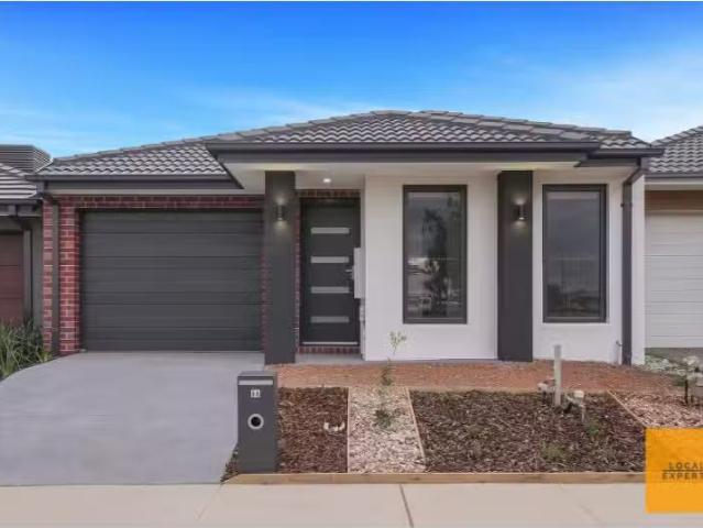 For Rent! 3 BR 66 Guthrie Drive, Melton South House for rent.