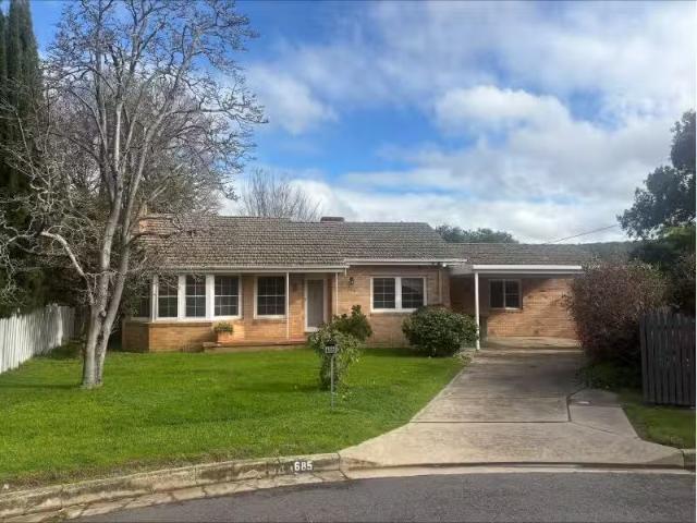 Deal! 3 BR 685 Boyes Cres, ALBURY House for rent Listed by Er.
