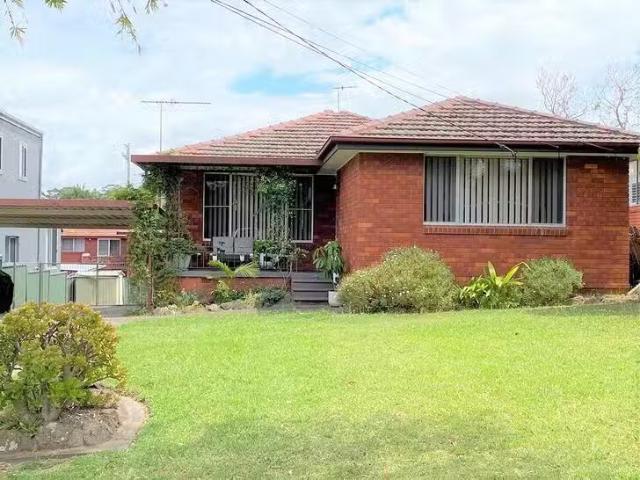 Cozy 3 BR 69 Jacaranda Drive, Georges Hall, NSW 2198