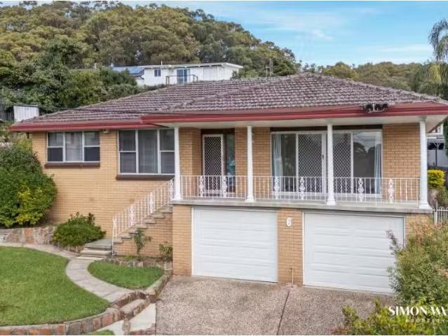 Deal! 3 BR 6 Moola Place, Merewether House for rent Listed by.