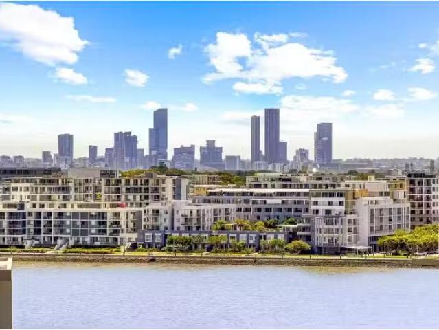 Deal! 3 BR 702/76 Rider Boulevard, Rhodes Apartment for rent.