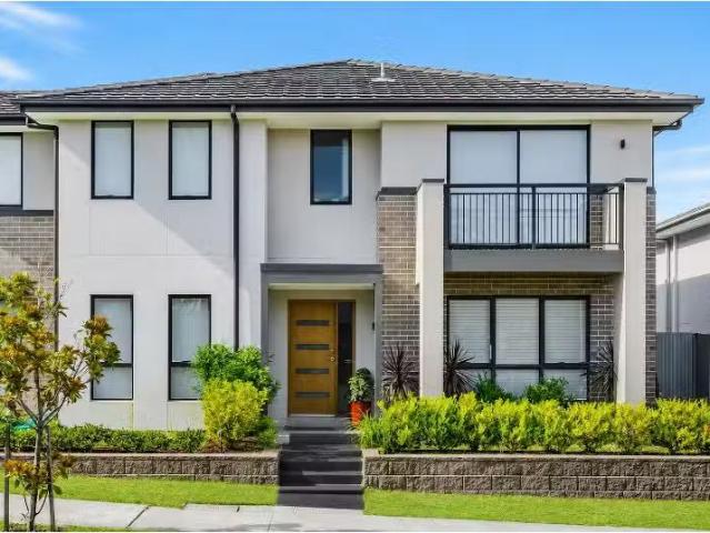 Cozy 3 BR 70 Hennessey Street, Moorebank House for rent Liste.
