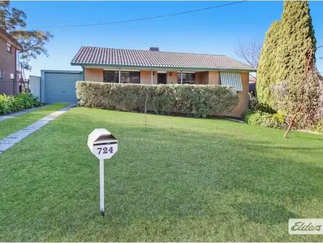 Unique 3 BR 724 Allan Street, Glenroy House for rent Listed b.