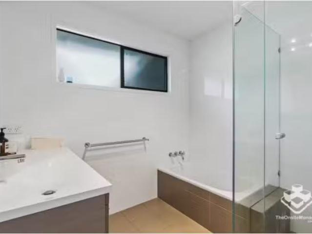 Unique 3 BR 76 Byron Street, Bangalow House for rent Listed b.