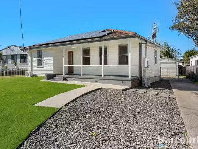 Cheap 3 BR 78 Coral Crescent, Gateshead, NSW 2290 House for.