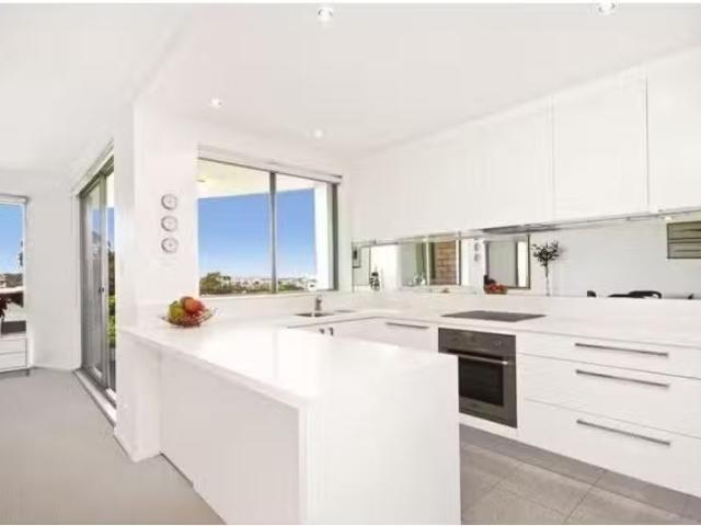 Cozy 3 BR 8/10 Raymond Road, Neutral Bay Apartment for rent L.