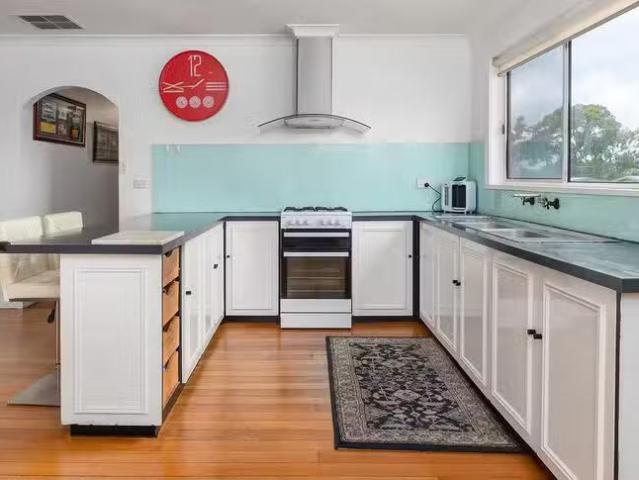Deal! 3 BR 81 Raymond Street, Tootgarook, VIC 3941
