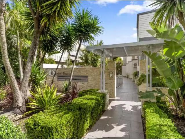 Cheap 3 BR 8/21 25 High Street, Caringbah Townhouse for rent.