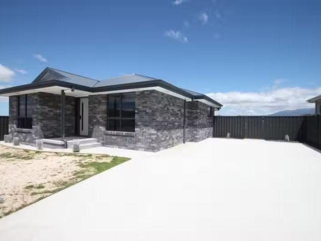 Charming 3 BR 82 Dolina Drive, ROKEBY, TAS 7019 House for Rent