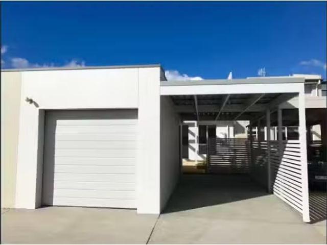 Charming 3 BR 84 Caragh Avenue, Googong Townhouse for rent Li.