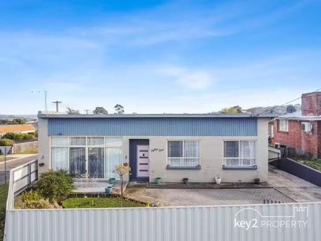 Cozy 3 BR 84 Tompsons Lane, Newnham, TAS 7248