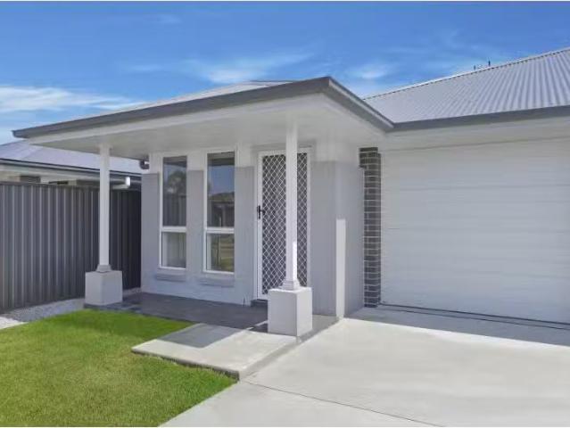 Nice 3 BR 86a Georgia Drive, Hamlyn Terrace Townhouse for rent.