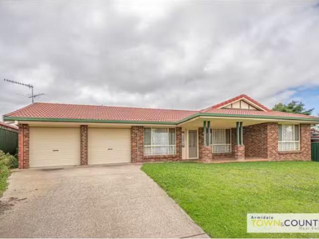 Charming 3 BR 8 Eleanor Close, ARMIDALE House for rent Listed.