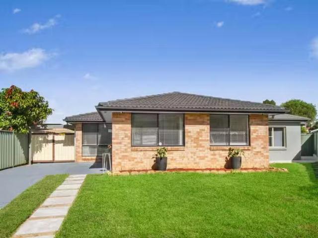Unique 3 BR 8 Sawell Street, Bossley Park, NSW 2176