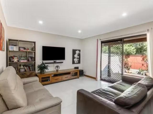 Rental! 3 BR 9/158 Culloden Road, Marsfield Townhouse for rent.