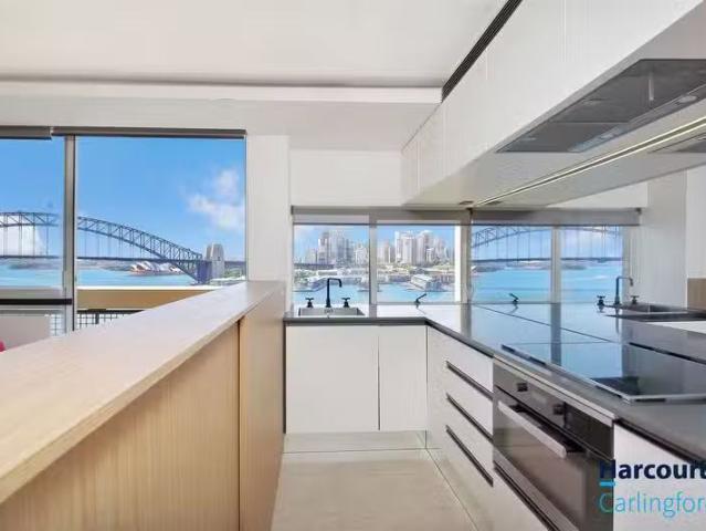 Deal! 3 BR 92/14 28 Blues Point Road, Mc Mahons Point, NSW 206.