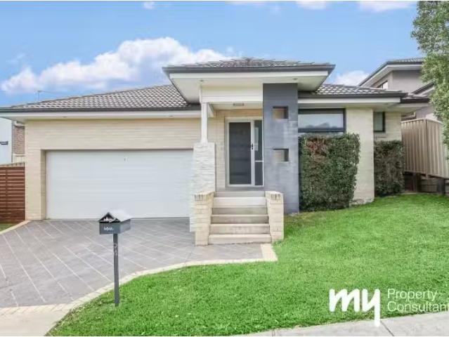 Nice 3 BR 94 Moyengully Avenue, Mount Annan House for rent Li.