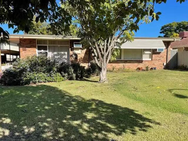 Nice 3 BR 95 Coogee Road, Ardross, WA 6153