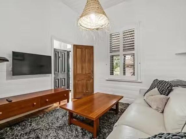 Deal! 3 BR Gordon Street
