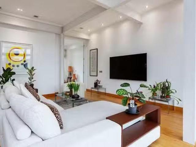 New 3 BR Floral Street
