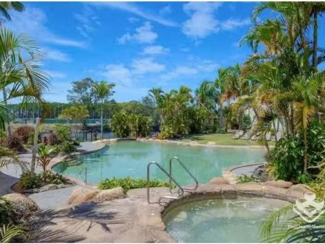 Charming 3 BR ID:21188221/215 Cottesloe Drive, Mermaid Waters.
