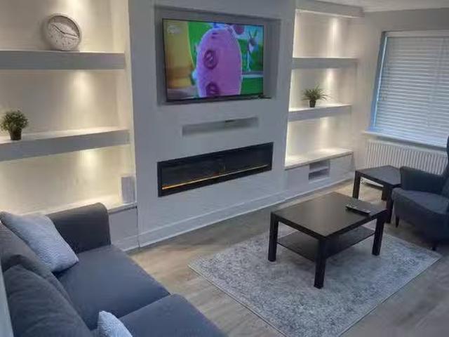 Unique 3 BR Lakeside Avenue