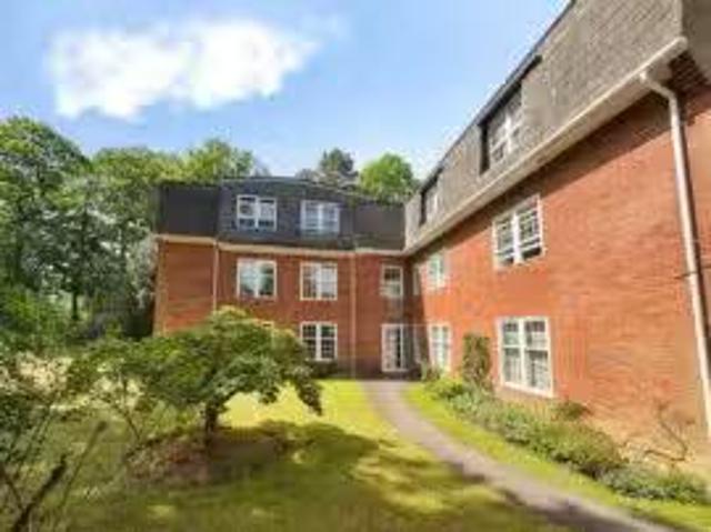 Nice 3 BR Property & Houses to Rent: Heatherdale Road, Camberl.