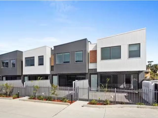 Nice 3 BR Unit 24/7 Dawson Street, FAIRY MEADOW Townhouse for.