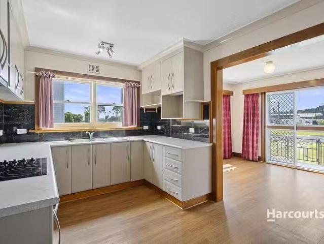 Unique 3 George Street, SOMERSET, TAS 7322 House for Rent