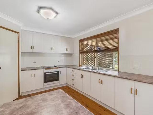 Cheap 3 Janet Drive, Vale View, QLD 4352