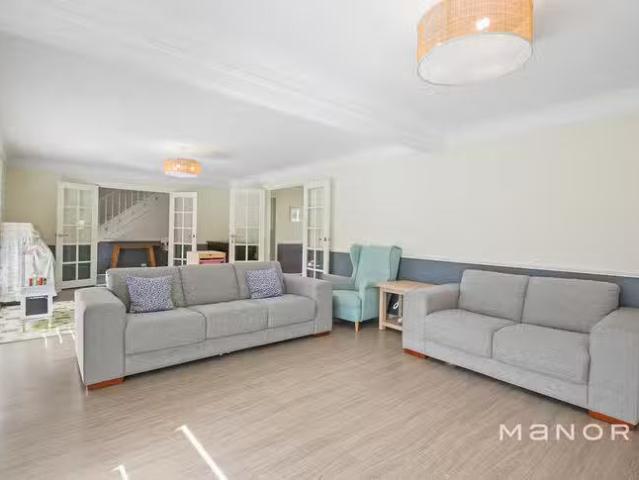 Cozy 3 Lawson Place, Castle Hill, NSW 2154