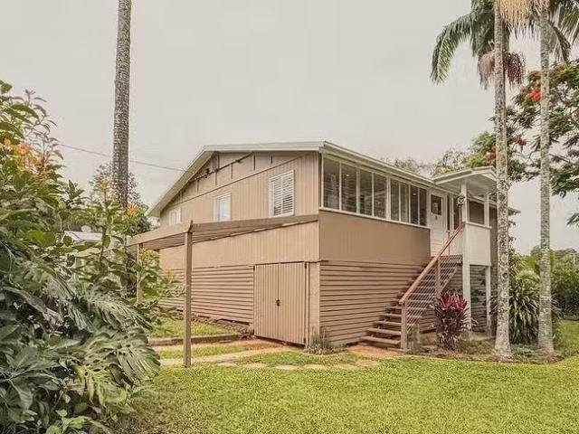 Charming 3 Leslie Street, Russell Island, QLD 4184