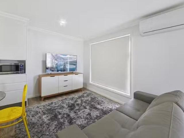 Rental! 3 Norton Street, Spring Farm House for rent Listed by.