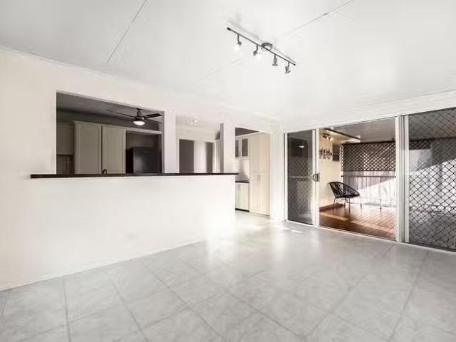 Charming 3 Sandalwood Street, Crestmead, QLD 4132