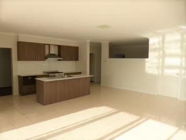 Charming 3 Sundowner Place, Point Cook, VIC 3030