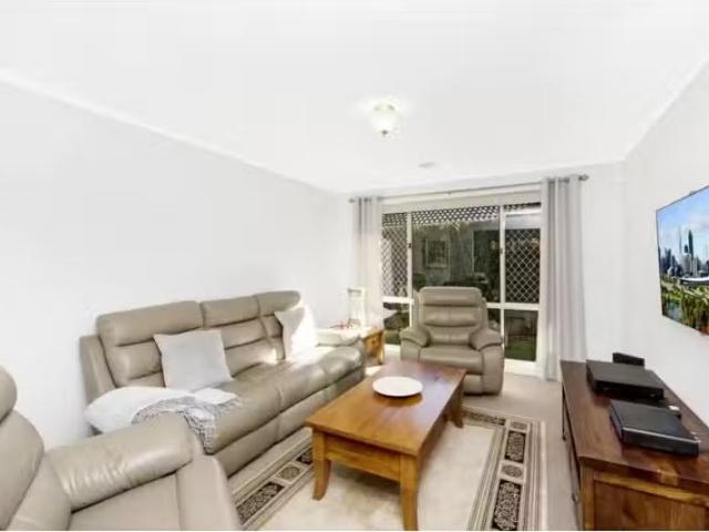 Rental! 3 Pannamena Crescent, Jerrabomberra House for rent Li.