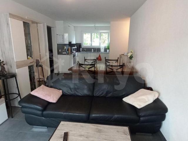 NICE 3 ROOMS RENOVATED LOCATED ON THE 1ST FLOOR ELEVATOR NEAR THE LAKE